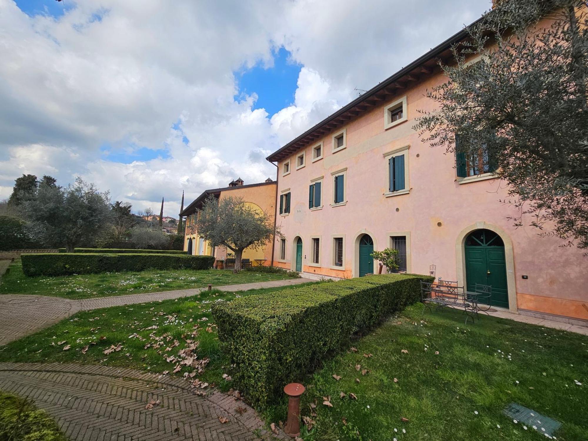 Corte La Guarnigione Valeggio sul Mincio Exterior foto