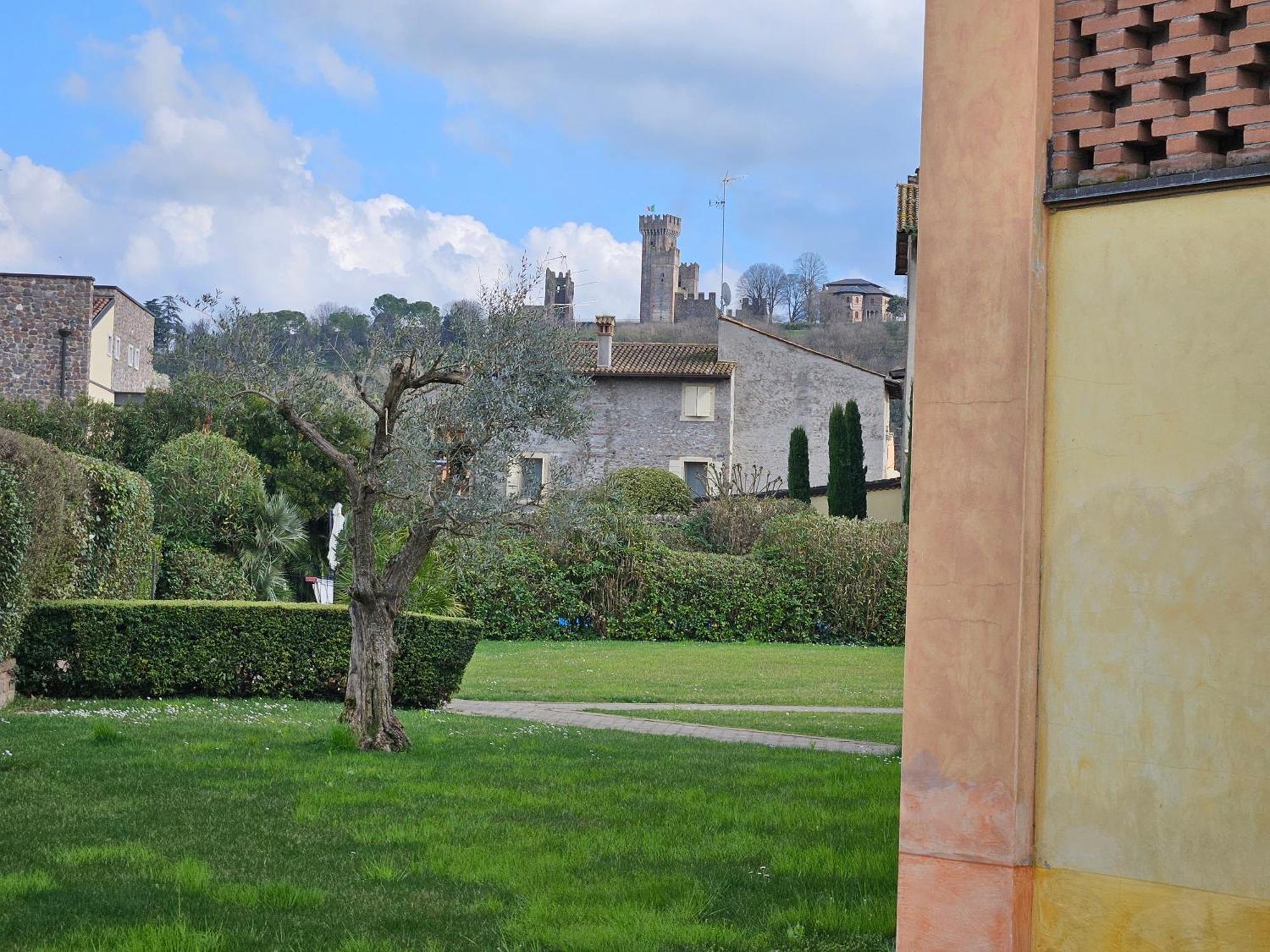 Corte La Guarnigione Valeggio sul Mincio Exterior foto